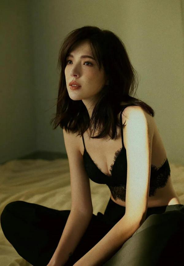 許瑋甯氣質真的好純，難怪邱澤不介意她是二婚