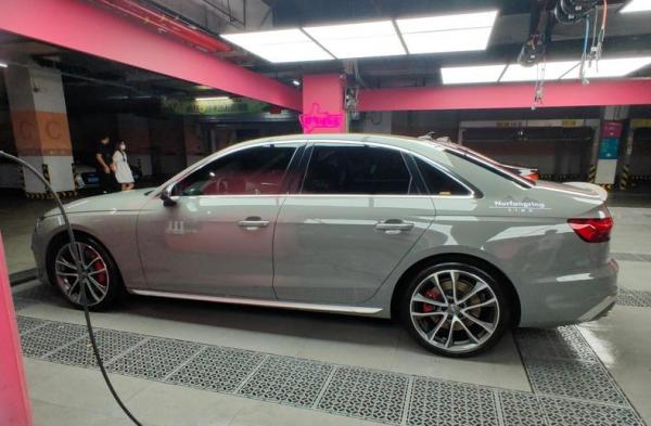 奧迪S4:實拍3.0TFSI,配雙邊四出排氣實力如何? 奧迪S4:實拍3.0TFSI,配雙邊四出排氣實力如何?