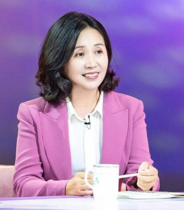 “非誠勿擾”黃菡：倒追嫁同學，恩愛30年無緋聞，女兒比她還漂亮