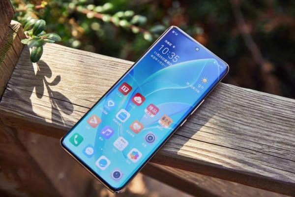 從這三款明星手機的配置看，你認為春節後降價多少合理呢