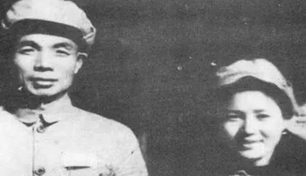 他擔任了14年蘭州軍區司令員，也擔任了8年炮兵司令，兒子是少將