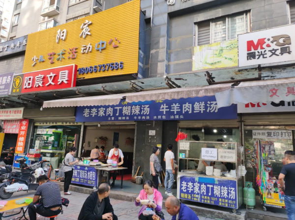 來西安的大唐不夜城之前，我這輩子沒見過那麼多的人