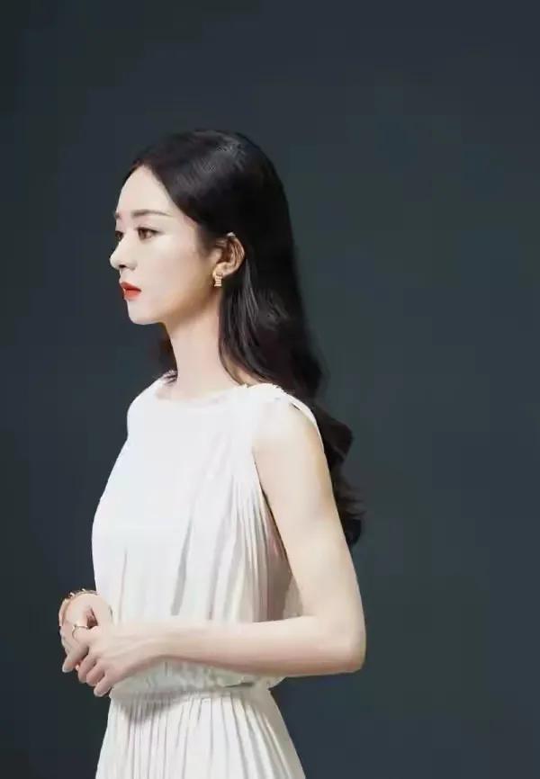 穎寶美的優雅知性了