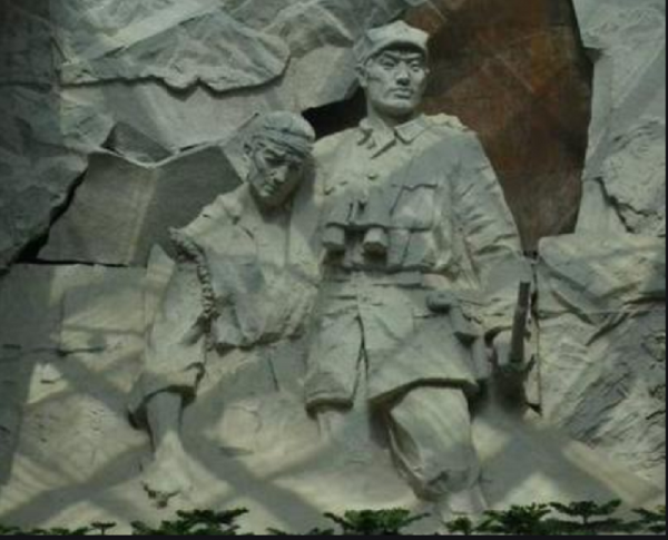 軍長被俘因戰友一句話暴露就義，多年後其遺腹子入朝參戰保家衛國