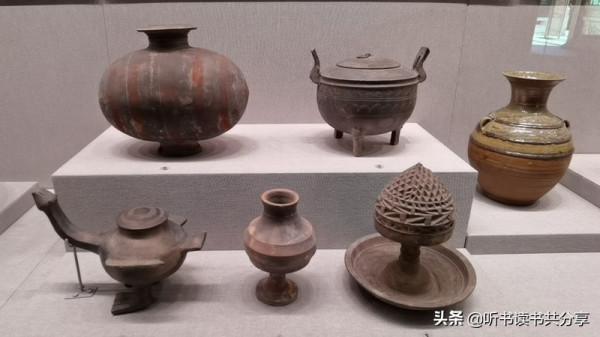 您知道故宮裡最古老的文物群是什麼，展出在哪裡嗎