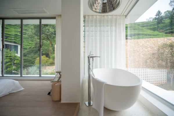 杭州民宿圈又一新作!270°落地玻璃躺看茶園,私享西湖邊避世秘境 杭州民宿圈又一新作!270°落地玻璃躺看茶園,私享西湖邊避世秘境