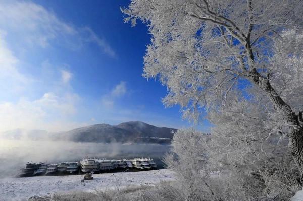 賞霧凇只有霧凇島嗎？其實還有一個不花錢的觀賞地～松花湖