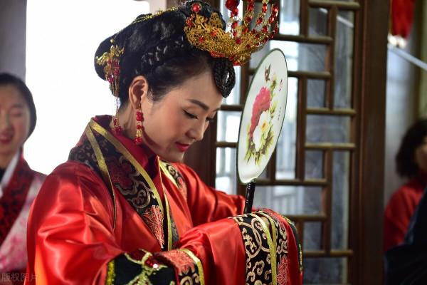 古今半老徐娘的意思 古今半老徐娘的意思