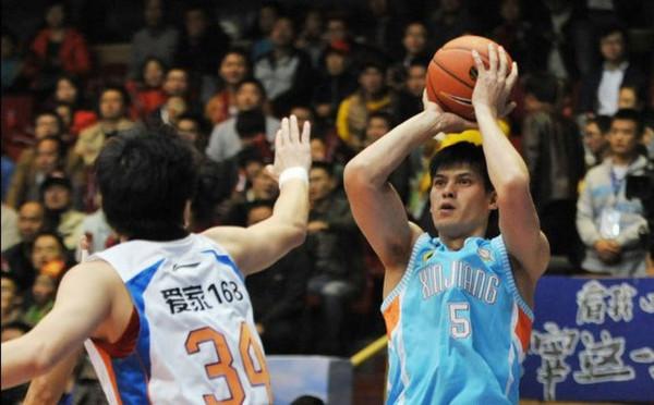 五場比賽，轟下118分，37歲仍是得分王！北控隊老大哥，太強了啊