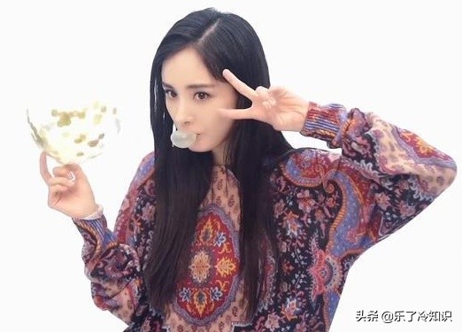 楊冪早期有多好看?穿旗袍出現,側身讓粉絲驚喜 楊冪早期有多好看?穿旗袍出現,側身讓粉絲驚喜