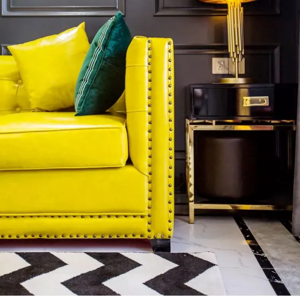 小戶型也能駕馭輕奢風，配色豔而不俗，黃銅+大理石高階感爆棚