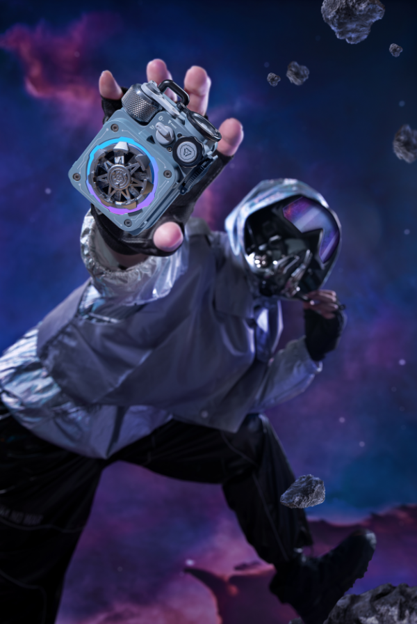 貓王收音機造出了「太空星艦」,未來感爆棚,演繹別樣機械美學 貓王收音機造出了「太空星艦」,未來感爆棚,演繹別樣機械美學