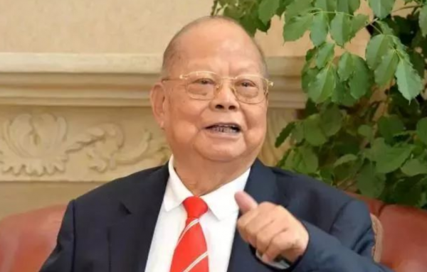 “金利來”創始人曾憲梓:85歲在家鄉病逝,25億財產全部捐給國家 “金利來”創始人曾憲梓:85歲在家鄉病逝,25億財產全部捐給國家