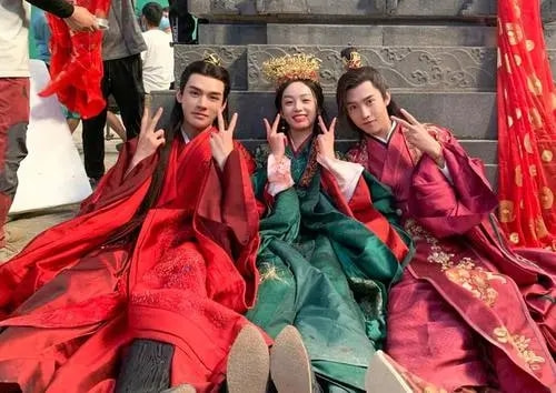 周也又一部古裝玄幻劇來襲,路透造型惹人愛,完全就是個美人坯子 周也又一部古裝玄幻劇來襲,路透造型惹人愛,完全就是個美人坯子