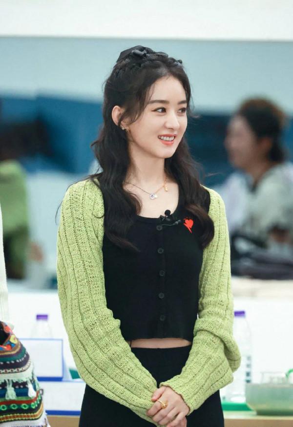 誰說我們趙麗穎不美麗,來看看這幾身穿搭在說話 誰說我們趙麗穎不美麗,來看看這幾身穿搭在說話