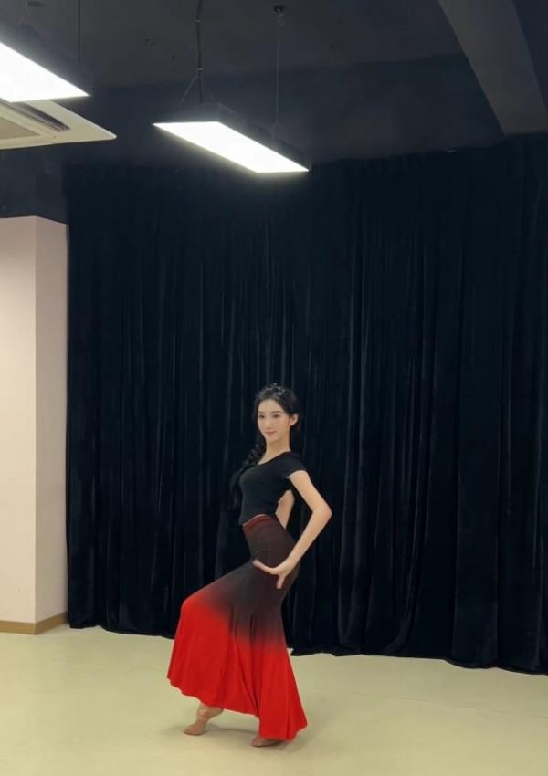 都美竹曬近照,從中傳退學後積極準備藝考,希望有更好的人生 都美竹曬近照,從中傳退學後積極準備藝考,希望有更好的人生