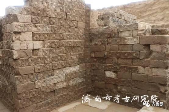 罕見!濟南長清現“甲”字形東漢墓,牆壁地面鋪滿太陽紋飾青磚,還帶半個迴廊 罕見!濟南長清現“甲”字形東漢墓,牆壁地面鋪滿太陽紋飾青磚,還帶半個迴廊