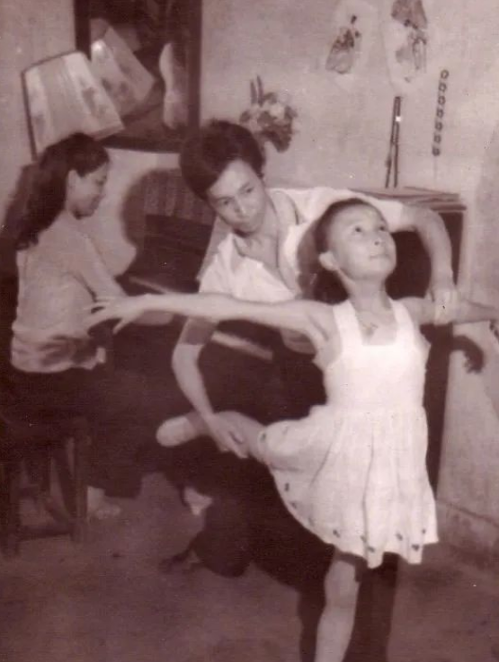 單日票房冠軍!44歲陳數“毀臉式”演技出圈,這個女人有多狠? 單日票房冠軍!44歲陳數“毀臉式”演技出圈,這個女人有多狠?