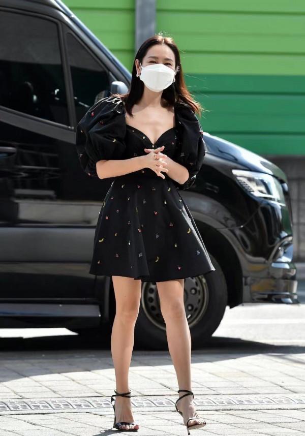 孫藝珍結婚後首次公開亮相！顏值慘跌，穿短裙身材暴瘦好憔悴