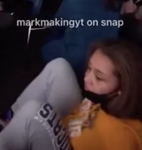 槍手假裝成警員企圖騙學生開門殺害,被學生識破 槍手假裝成警員企圖騙學生開門殺害,被學生識破