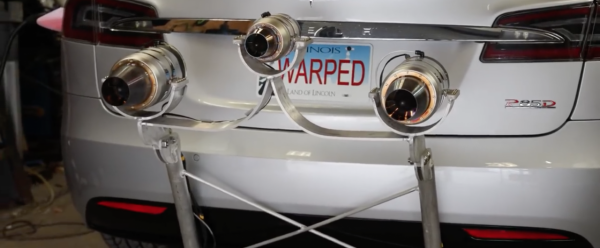 馬斯克都不敢這麼搞！特斯拉魔改版車型現身：居然裝上火箭發射器