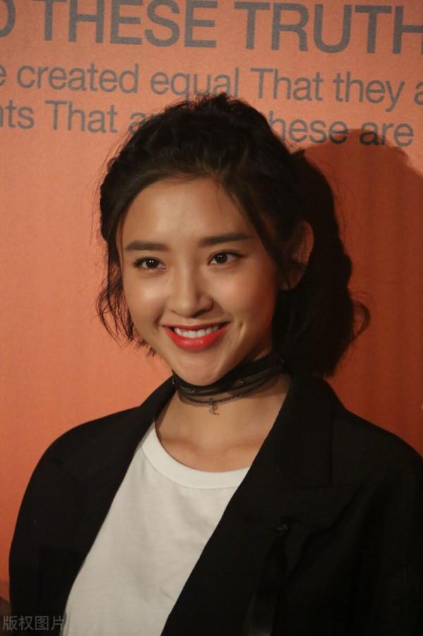 微笑女孩：唐藝昕