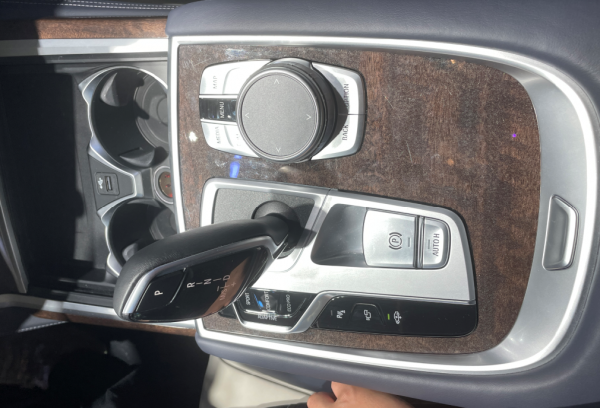 商務出行的不二之選，寶馬7系實力能打，大尺寸格柵很吸睛