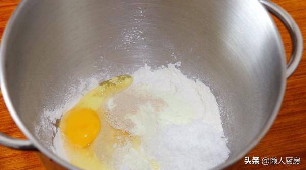 這是毛毛蟲麵包一次醒發的做法,大人小孩搶著吃,學會可以出攤了 這是毛毛蟲麵包一次醒發的做法,大人小孩搶著吃,學會可以出攤了