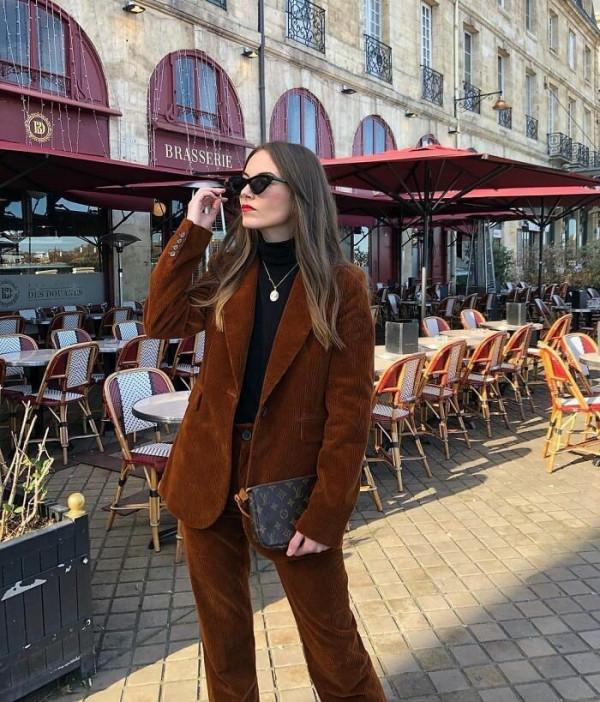 適合時尚女性的西裝外套。熟悉 2021-2022 秋冬流行款式 適合時尚女性的西裝外套。熟悉 2021-2022 秋冬流行款式