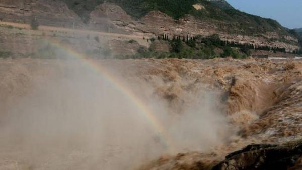 千里黃河一壺收！壹點情報員自駕遊壺口瀑布，近距離感受她的壯美