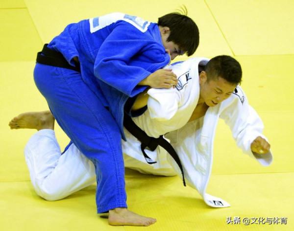 柔道揹負投技術入門：控制兩臂施技法