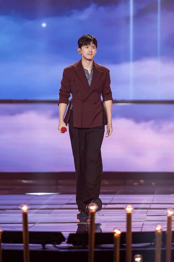 央視國慶晚會眾星亮相,他們的造型成亮點,國風元素最搶眼 央視國慶晚會眾星亮相,他們的造型成亮點,國風元素最搶眼