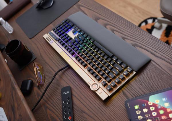 美商海盜船K100璀璨金機械鍵盤賞析 美商海盜船K100璀璨金機械鍵盤賞析