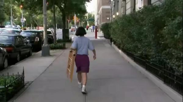 白天在寫字樓當白領，晚上在街頭撿垃圾當飯吃？網友：我不理解