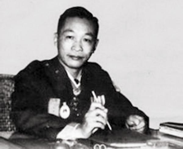 1938年秘書給毛主席點了一根菸，主席隨後將他調離：這個人有問題