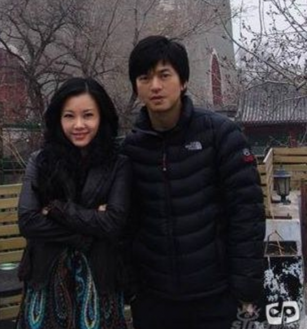 娶了初戀，幾十年無緋聞的6位男星，真的很不容易