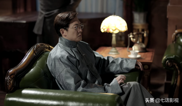 《突圍》為什麼要加入歷史戲?弄清人物關係,就知道編劇的用意了 《突圍》為什麼要加入歷史戲?弄清人物關係,就知道編劇的用意了