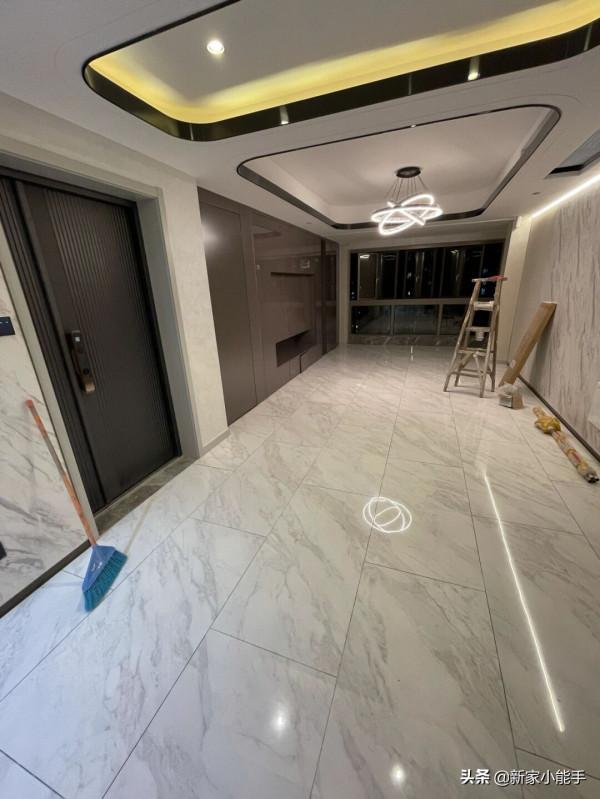 硬裝完工,打掃乾淨還沒佈置傢俱,刷藝術牆漆一家人都比較滿意 硬裝完工,打掃乾淨還沒佈置傢俱,刷藝術牆漆一家人都比較滿意