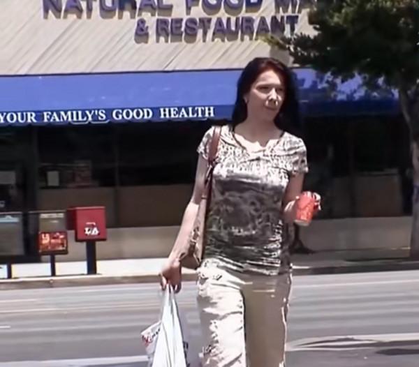 美國女子把可樂當水喝,平均一天喝30瓶,最多一天達到50瓶 美國女子把可樂當水喝,平均一天喝30瓶,最多一天達到50瓶