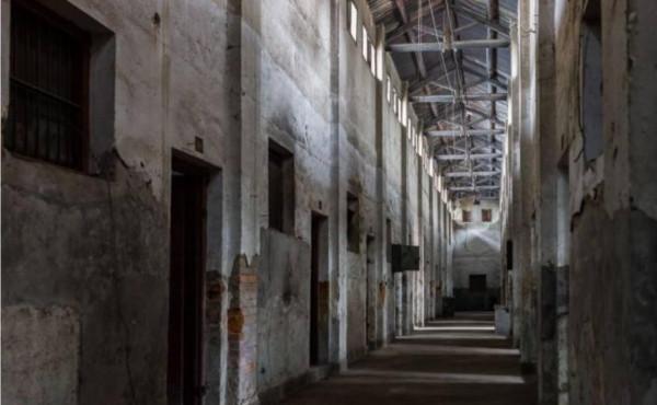 軍委書記不幸被捕,卻主動寫信獄長:千萬別放我走!獄長:快攆走 軍委書記不幸被捕,卻主動寫信獄長:千萬別放我走!獄長:快攆走