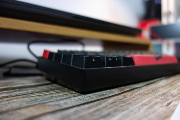 買了把鍵盤，我把它的鍵帽、軸體全拆了