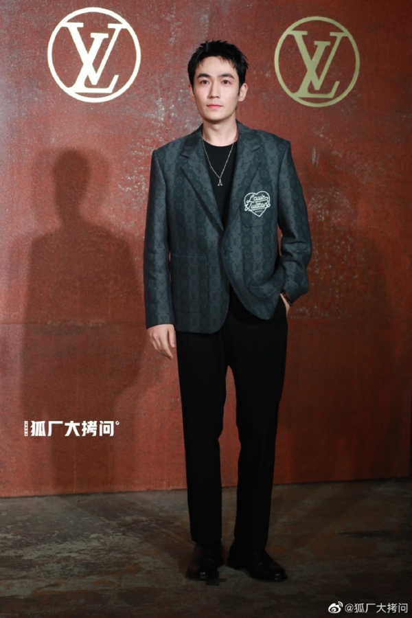 LV大秀紅毯來了!熱巴暴露髮際線,周冬雨瘦過頭,劉亦菲狀態絕佳 LV大秀紅毯來了!熱巴暴露髮際線,周冬雨瘦過頭,劉亦菲狀態絕佳