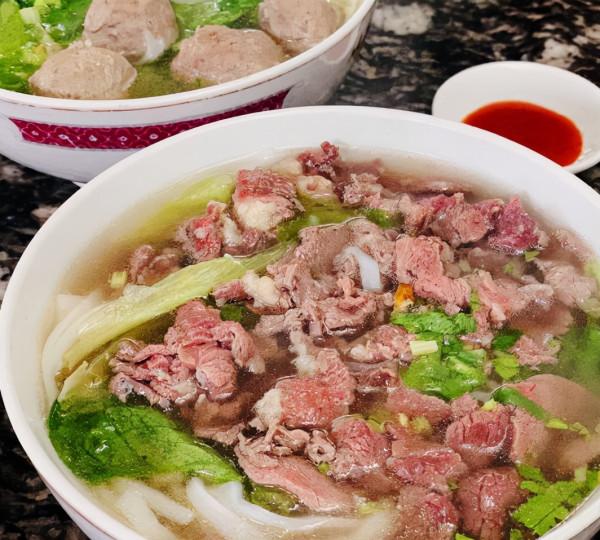 廣東最貴路邊攤80一碗,7點就賣光,製作過程簡單,燙幾下就出鍋 廣東最貴路邊攤80一碗,7點就賣光,製作過程簡單,燙幾下就出鍋