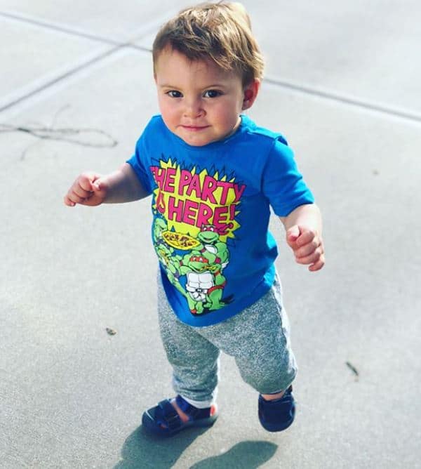 父母不顧醫生建議拒絕墮胎，重度唇顎裂的寶寶現在長成美男了