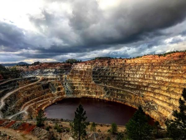 非法採礦企業疑似涉黑，撈金破百億！祁連山的“傷疤”有誰來填？