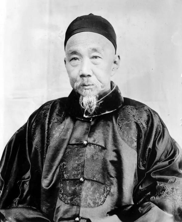 李鴻章的外孫：抽鴉片敗光18處房產，卻生出一個天才