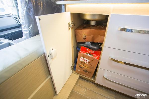 同價位之爭!4款上汽躍進H300平頭輕卡房車選誰不選誰? 同價位之爭!4款上汽躍進H300平頭輕卡房車選誰不選誰?