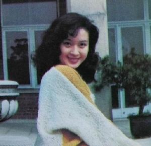 方舒：被屠洪剛拋棄後獨自撫養兩個女兒長大，生活有淚也有笑