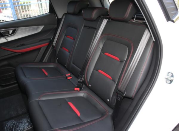 個性化小型SUV對決:新寶駿RS-3和瑞虎5X誰更值得買? 個性化小型SUV對決:新寶駿RS-3和瑞虎5X誰更值得買?