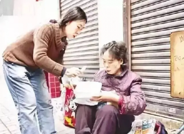 楊麗娟：追星13年逼父跳海，醒悟得太晚，毀了自己一輩子